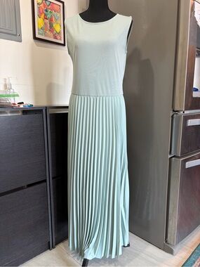 Terranova Maxi Pleated Dress Size L NWT